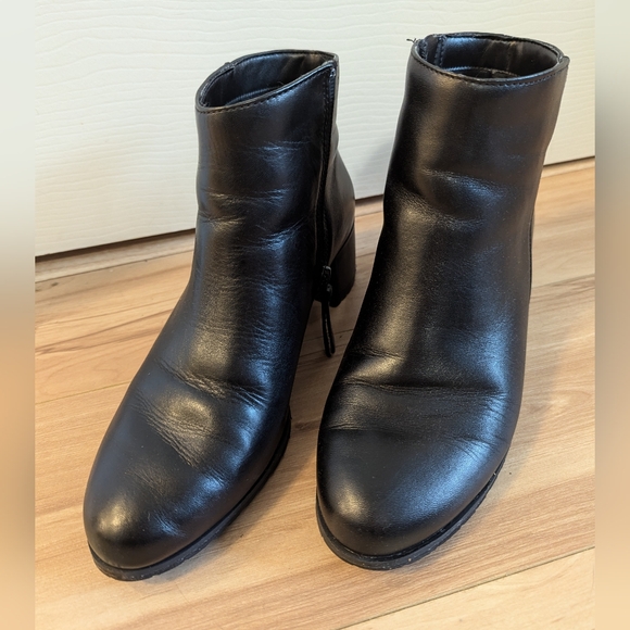 Almost New Naturalizer Bay Weatherproof Bootie Black size Women's 8W - Picture 4 of 9